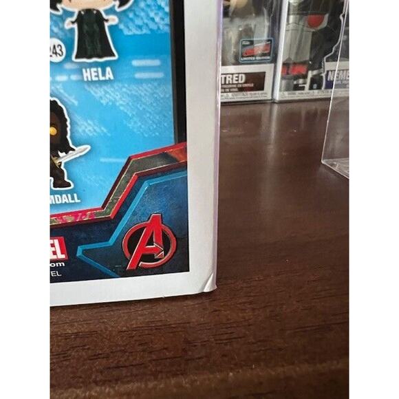FUNKO POP! Loki #248 Marvel Thor Ragnarok Marvel Collector *Corps* Exclusive - Picture 4 of 9